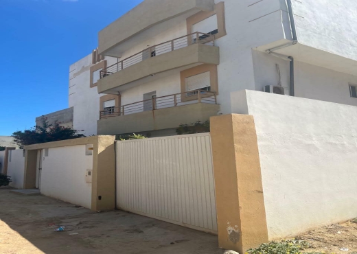 villa plus 4 appartement à vendre