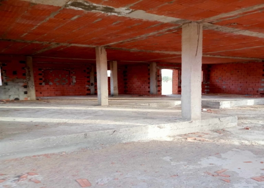 terrain a vendre + une maison inachevée - image 3